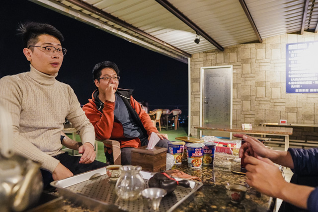 高雄夜景約會泡茶推薦屋頂茶館-大崗山！超美必去