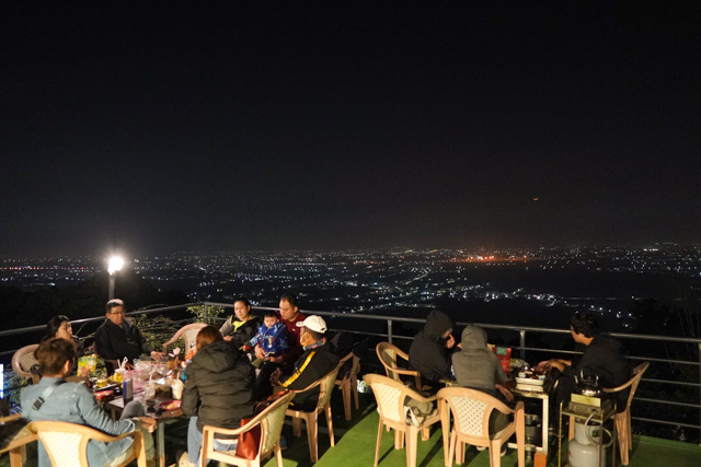 高雄夜景約會泡茶推薦屋頂茶館-大崗山！超美必去